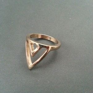 Trident ring