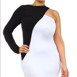 2 dress  1x and large in the black dip it low