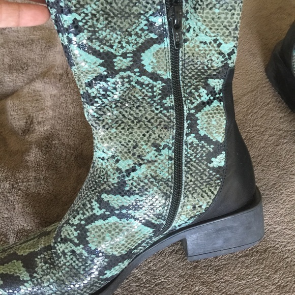 Sneak skin looks , beautiful boots with zipper - Picture 2 of 4