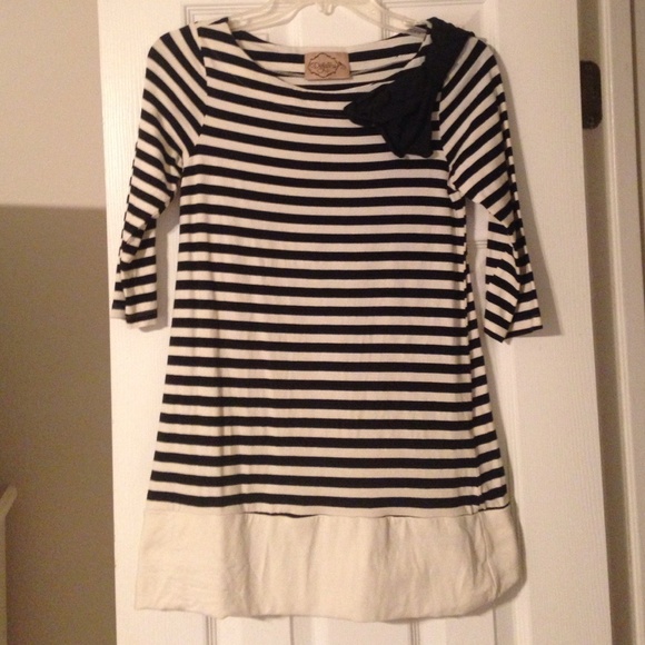 Black/white striped dress/tunic with bow accent