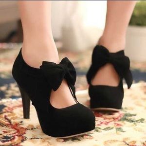 Small bowtie platform pumps (different sizes)