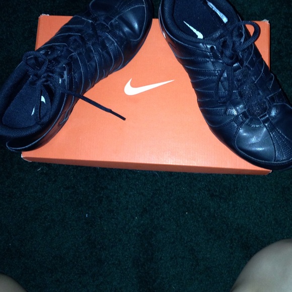 Nike Sneakers - Picture 2 of 3