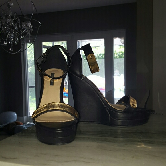 Black and gold wedges