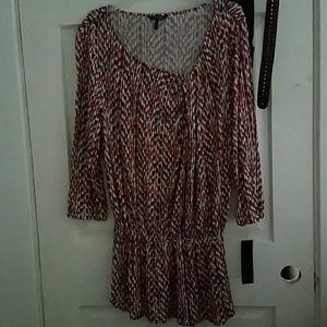Daisy Fuentes mid sleeve top.