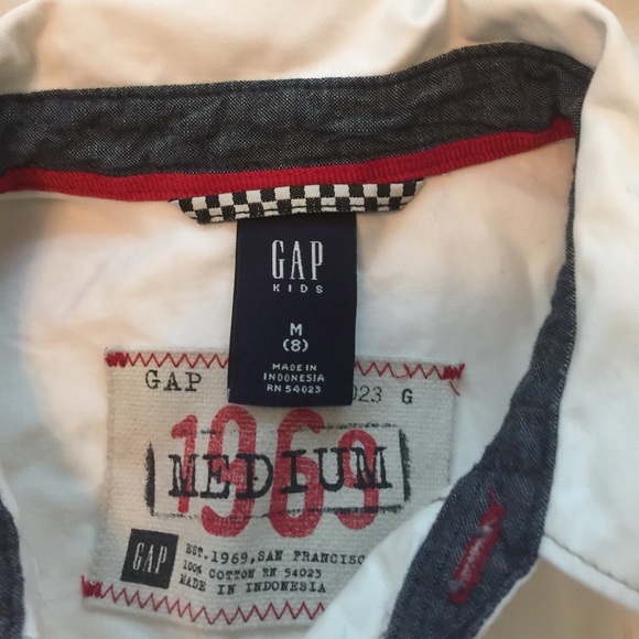 White shirt - Picture 2 of 4