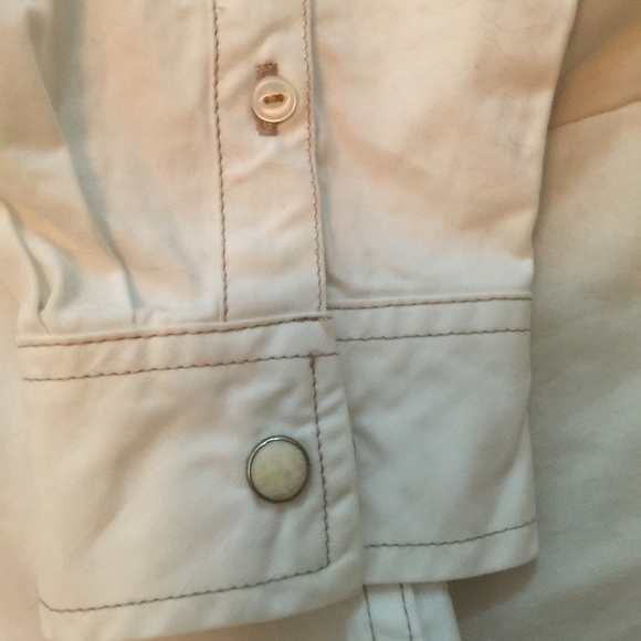 White shirt - Picture 3 of 4