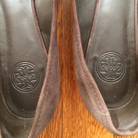 Brown suede Tory Burch flats - Picture 2 of 3