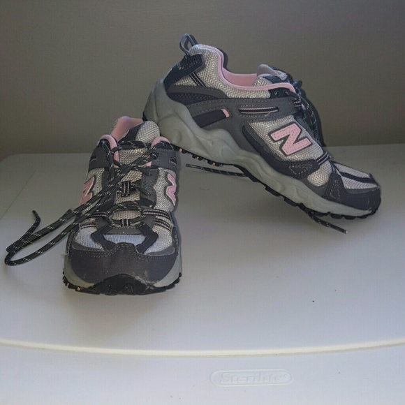 Barely used new Balance 410 sneakers