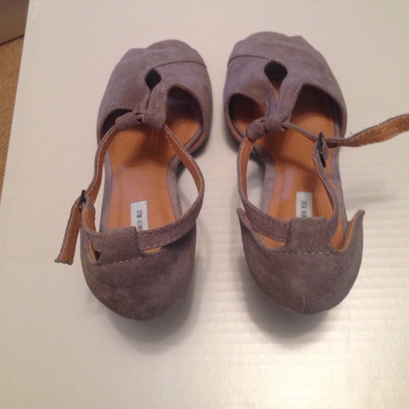 NWT‼️ SZ 7 SUEDE PEEP TOE PERI-GREY HEELS SO CUTE! - Picture 4 of 4