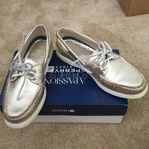 Brand new Sperry gold boat shoes size 6