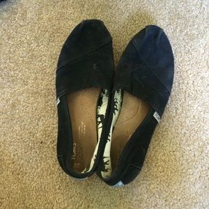 black used toms