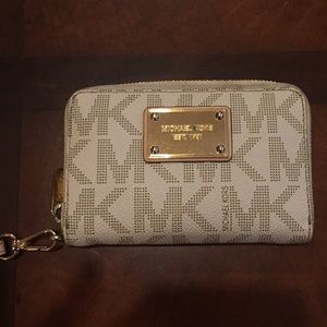 Michael Kors monogram wallet in cream USED