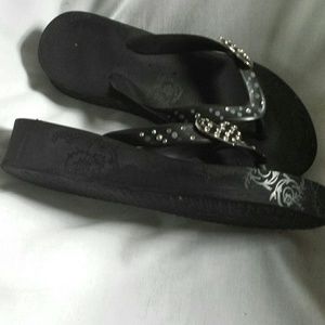 BCBG sandal flip flops