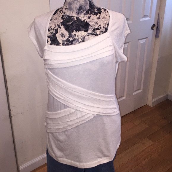 Adorable off white top