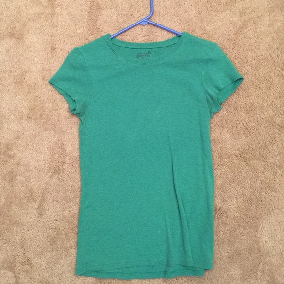 Green old navy t shirt