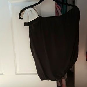 One shoulder top