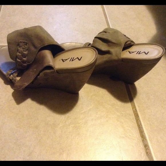 Gray shoes - Picture 1 of 3