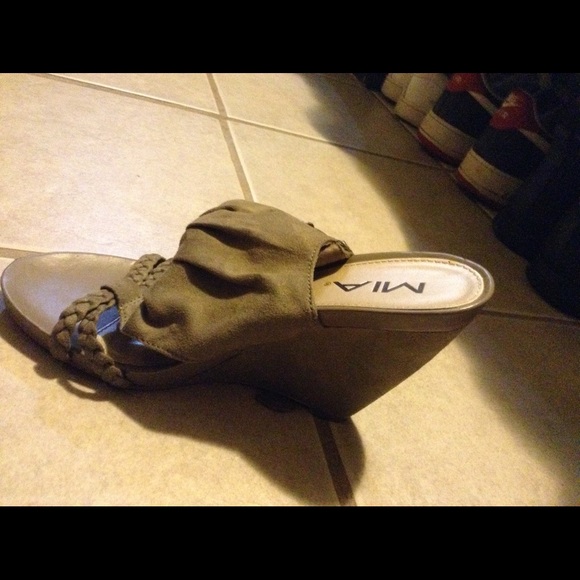 Gray shoes - Picture 2 of 3