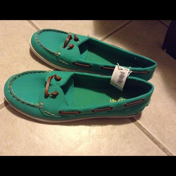 New old navy shoes - Picture 3 of 3