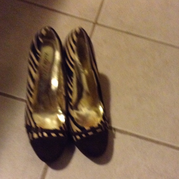 Heels - Picture 2 of 3