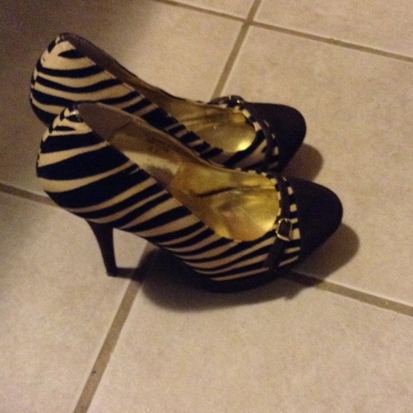 Heels - Picture 3 of 3