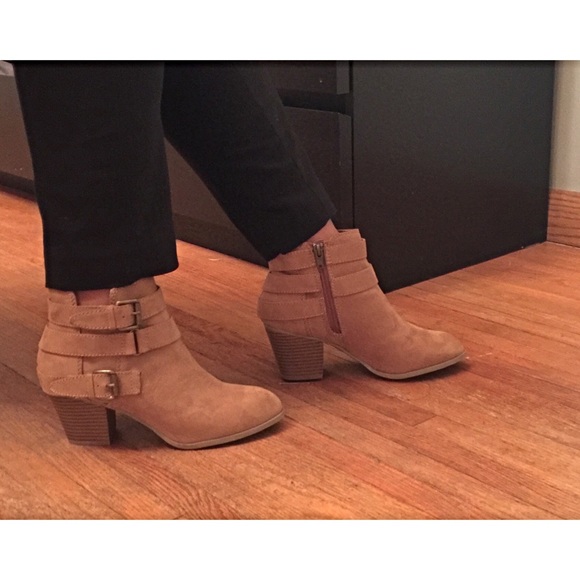 🚫Sold in Bundle🚫Express Heeled Bootie in Cognac - Picture 4 of 4