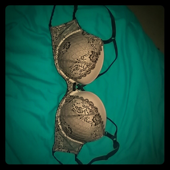 38D Victoria secret push up bra -strappy NWOT