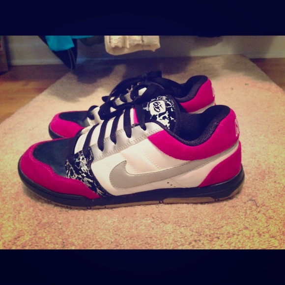 Nike Shoes - Authentic Nike Shoes