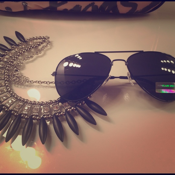 Black iconic aviator sunglasses