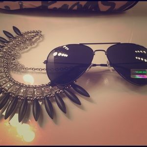 Black iconic aviator sunglasses