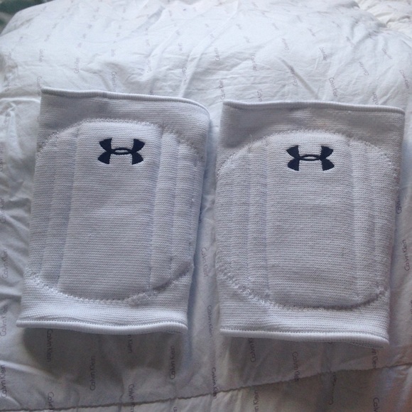 White under armor knee pads