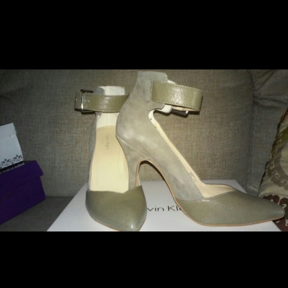 Beautiful olive heels