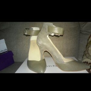 Beautiful olive heels