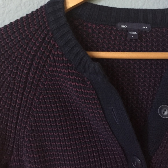 Gap sweater