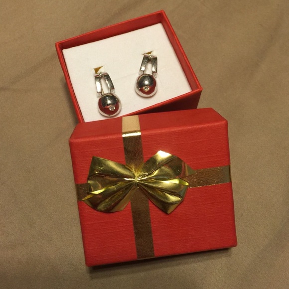Silver earrings with rhinestones