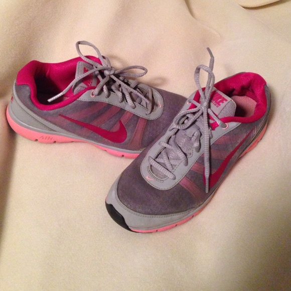 SOLD Nike air sneakers - Picture 1 of 4
