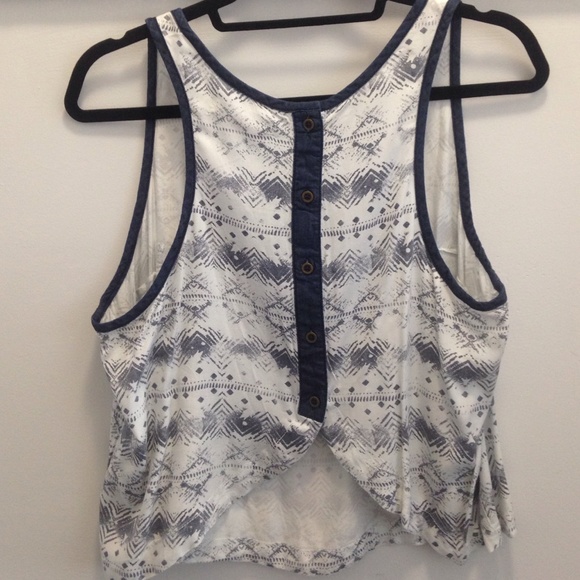 Tulip-back Patterned Top - Picture 2 of 4