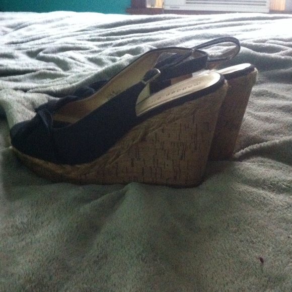 Madden Girl Cork wedges with black bow on toe! - Picture 1 of 4