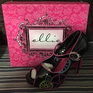 "New" never worn! For that classy look