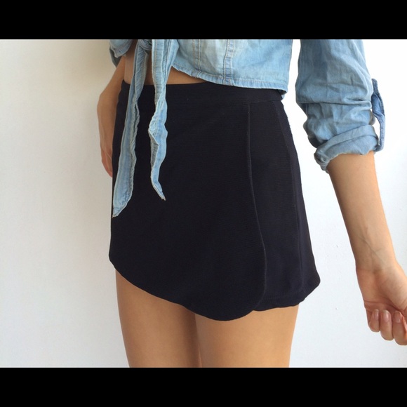 Black skort