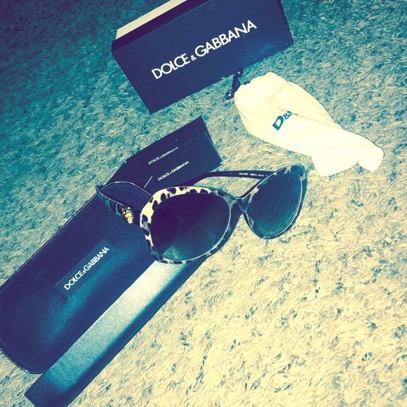 Leopard dolce and gabbana sun glasses! 😎