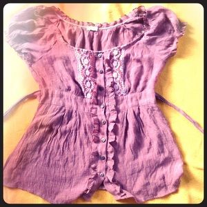 Brownish peasant shirt.