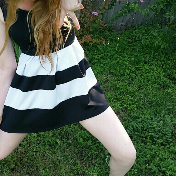 Black and White Spandex mixed Dress - Picture 3 of 3