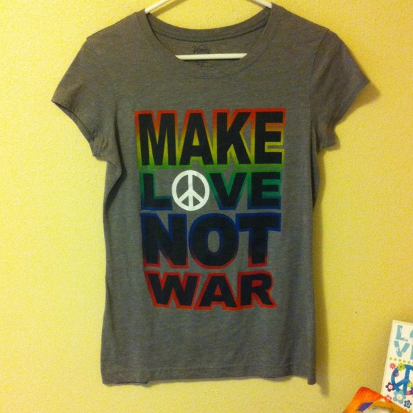 Vanity ; make love not war t-shirt