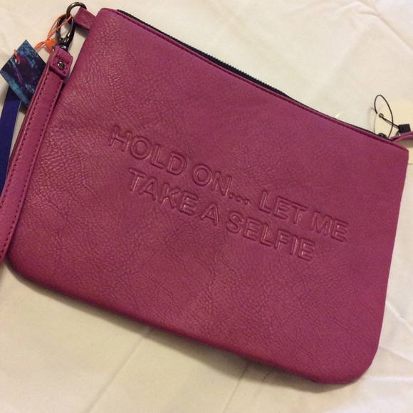 "Hold On.... Clutch👛 - Picture 2 of 4