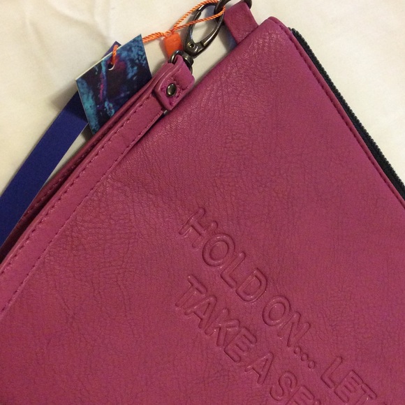 "Hold On.... Clutch👛 - Picture 3 of 4