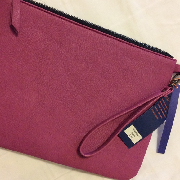 "Hold On.... Clutch👛 - Picture 4 of 4