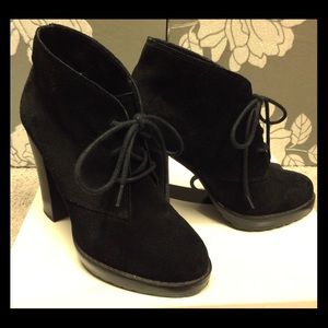 Like NEW!!!!!! ALDO Suede Lace-Up Bootie in Black