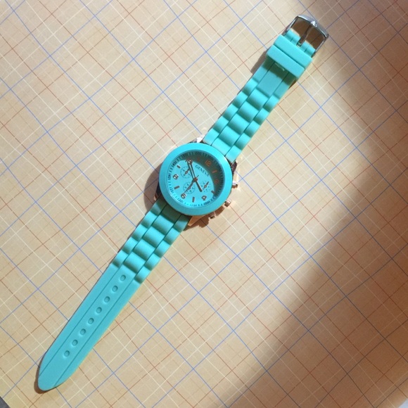 Mint Green Watch - Picture 2 of 4