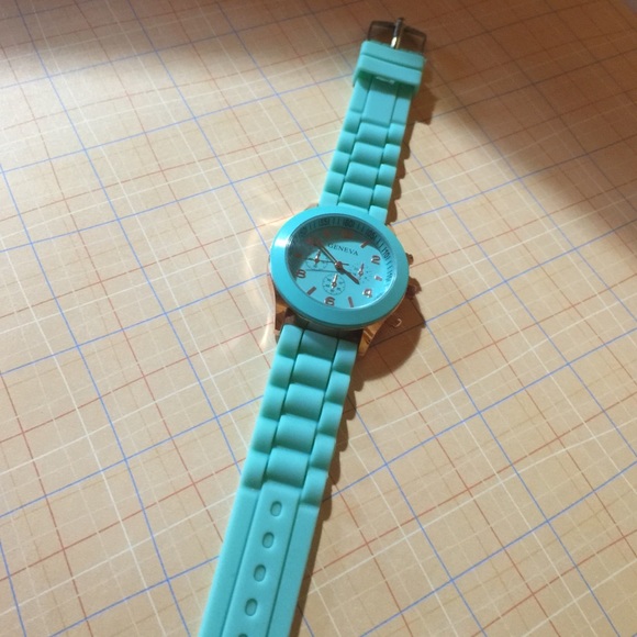 Mint Green Watch - Picture 3 of 4